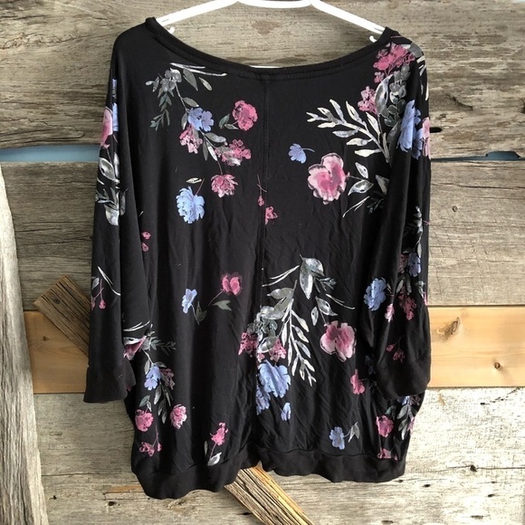 Reitmans Plus Size 2X Black Batwing Floral Top - Picture 4 of 6
